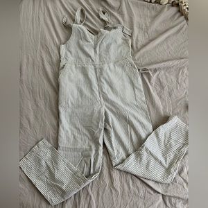 AMERICAN EAGEL stripped jumpsuit/overalls